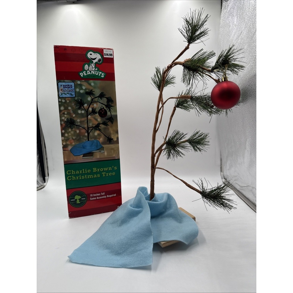 Peanuts Charlie Brown's Christmas Tree 18" with Linus Blanket and Ornament